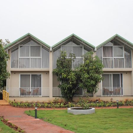 Mango Leaf Lake Resort Malkhed Extérieur photo